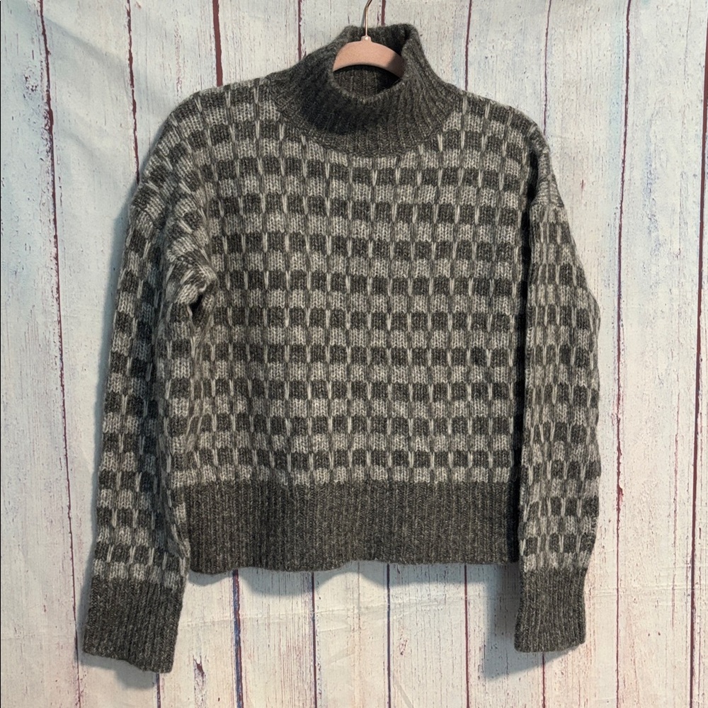NWOT Everlane The Cloud Checkered Turtleneck - Picture 2 of 9